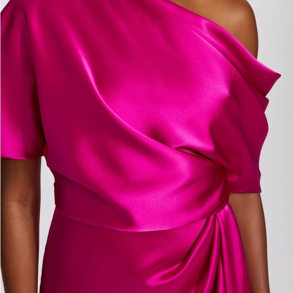 🆕Amsale Fluid Satin Off-the-Shoulder Gown 6 - Picture 4 of 10